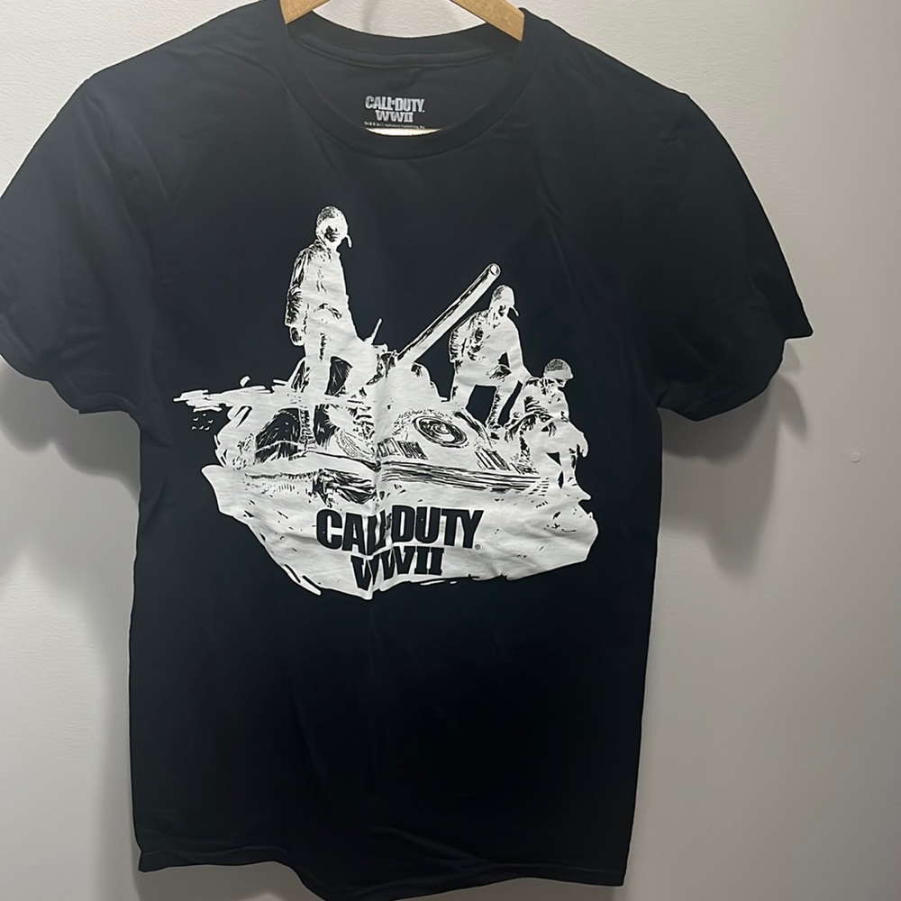 Loot Crate Gaming Exclusive Call of Duty WWII Men’s Small T-Shirt